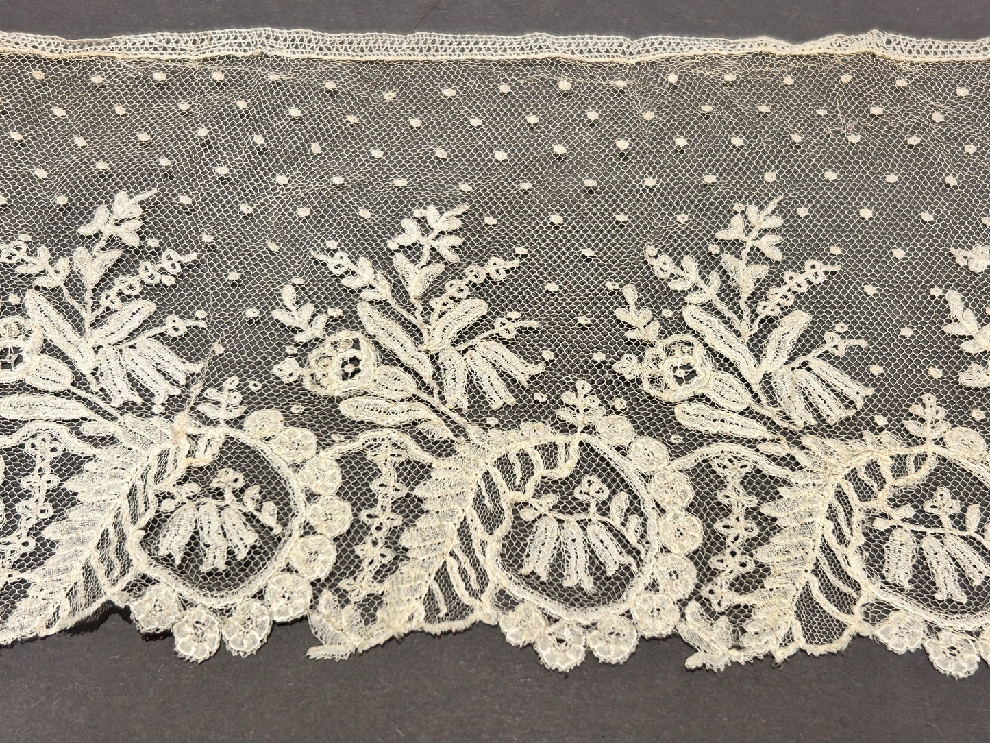 Dentelle Duchesse de Bruxelles - Appelique Antique