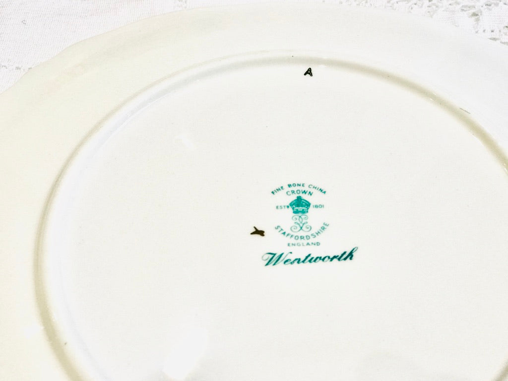 Assiette à gâteau vintage de Crown Staffordshire « Wentworth »