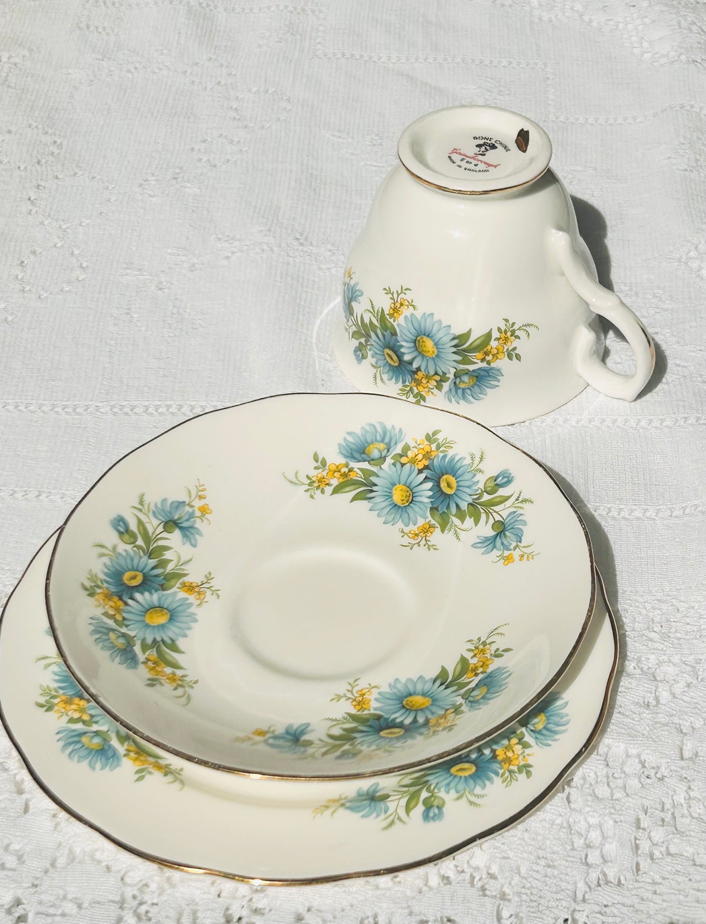 Ensemble tasse à thé et soucoupe en porcelaine vintage - Fleurs bleues