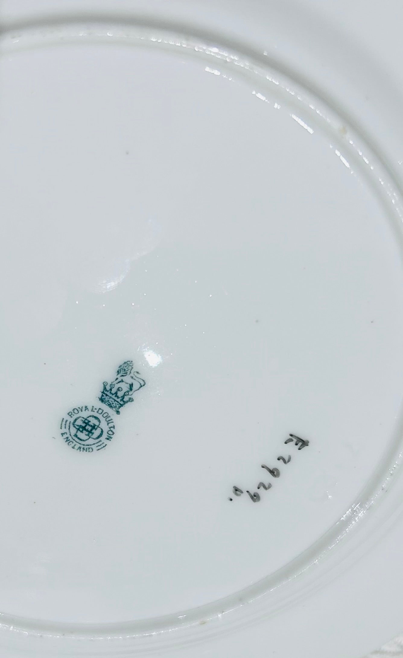 Assiettes à thé Royal Doulton - Oiseaux et roses