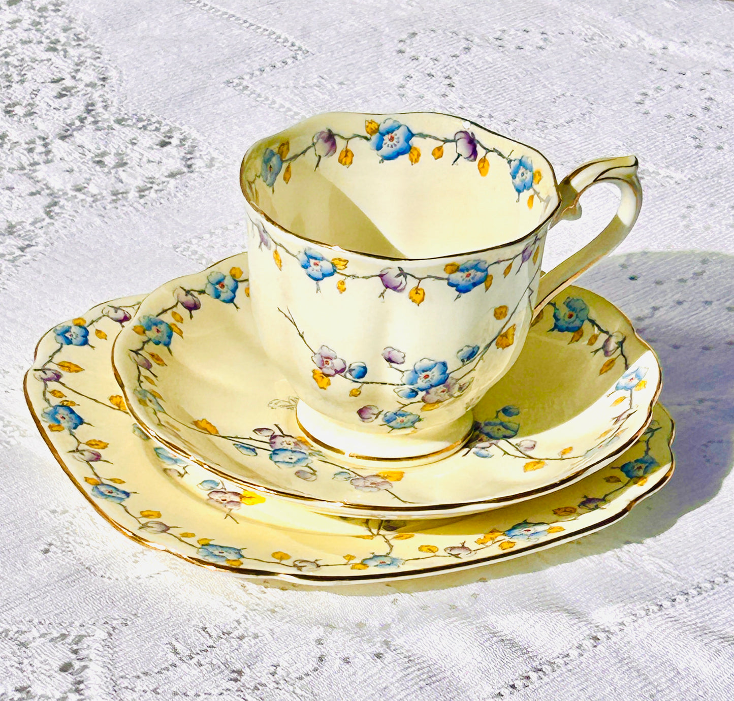 Service à thé et assiette à gâteau Royal Albert Art Déco Trio