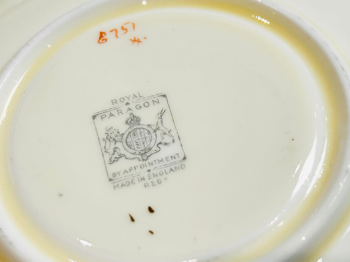 Paragon China - Un ensemble de soucoupes florales peintes à la main