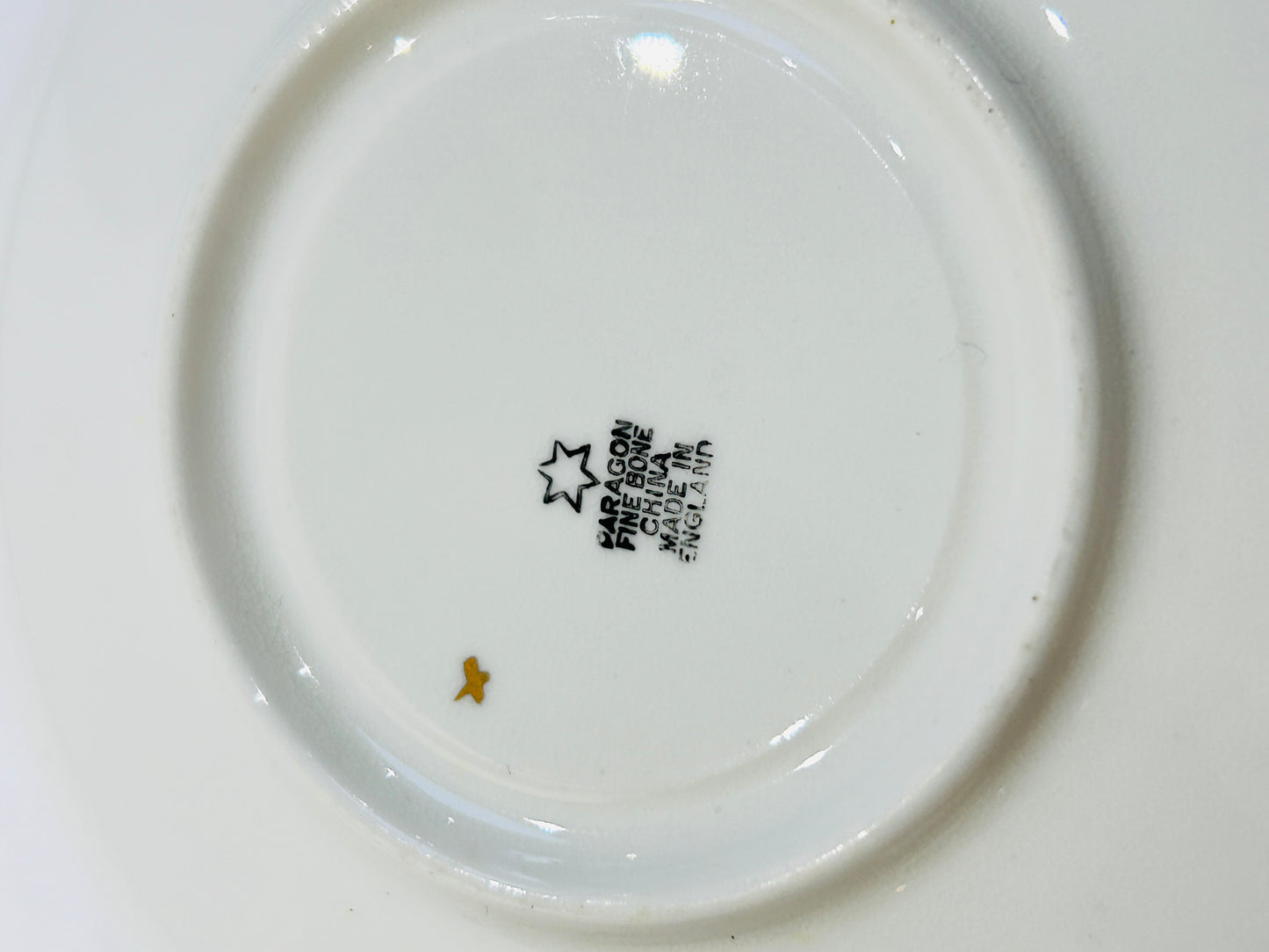 Assiettes en porcelaine Paragon blanches et dorées