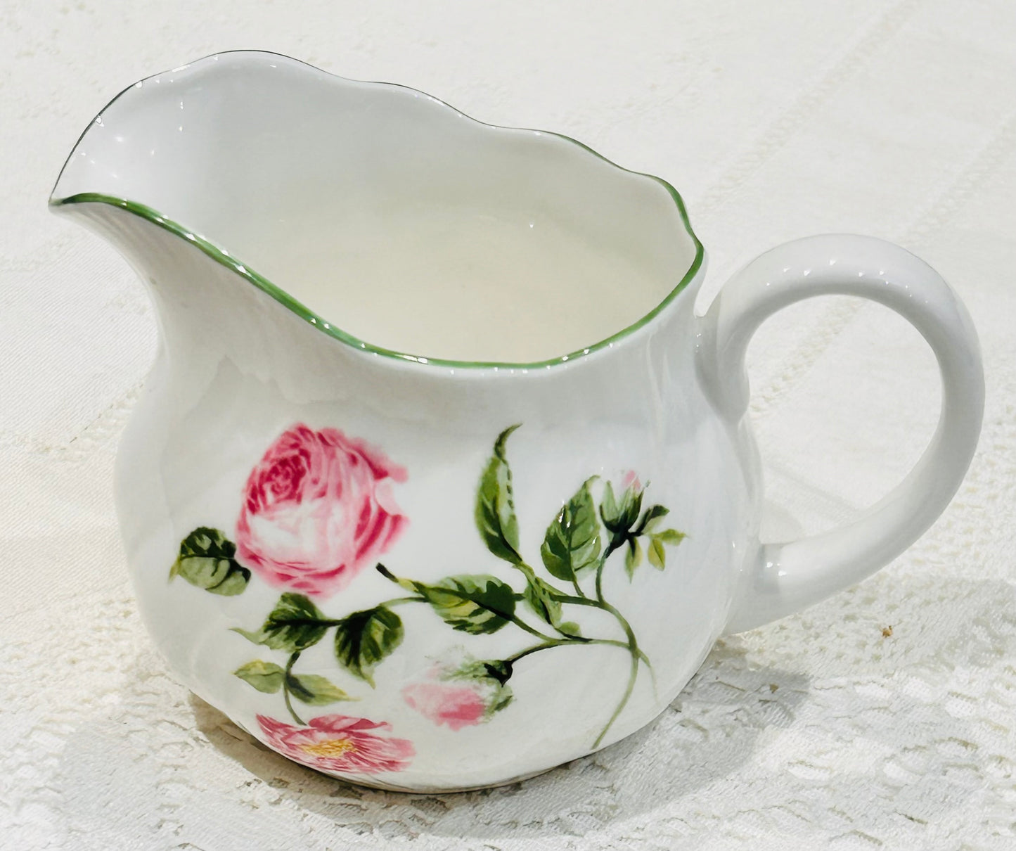 Thé de l'après-midi aux roses roses Mottisfont en Chine