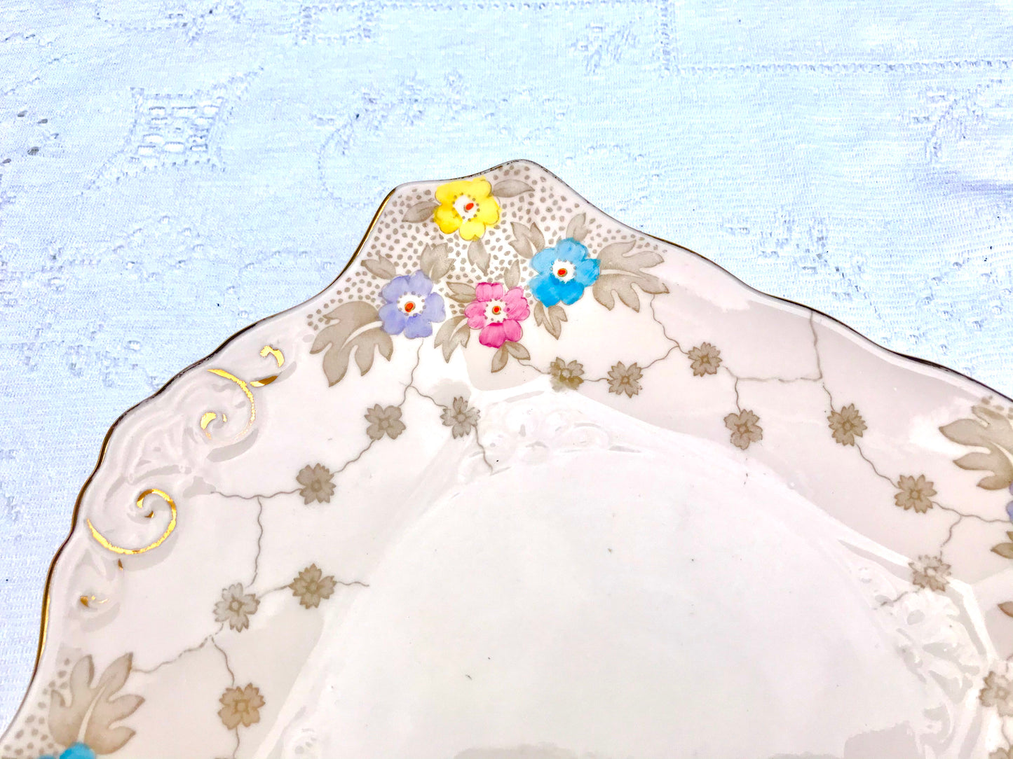 Assiette à gâteau en porcelaine rose toscane