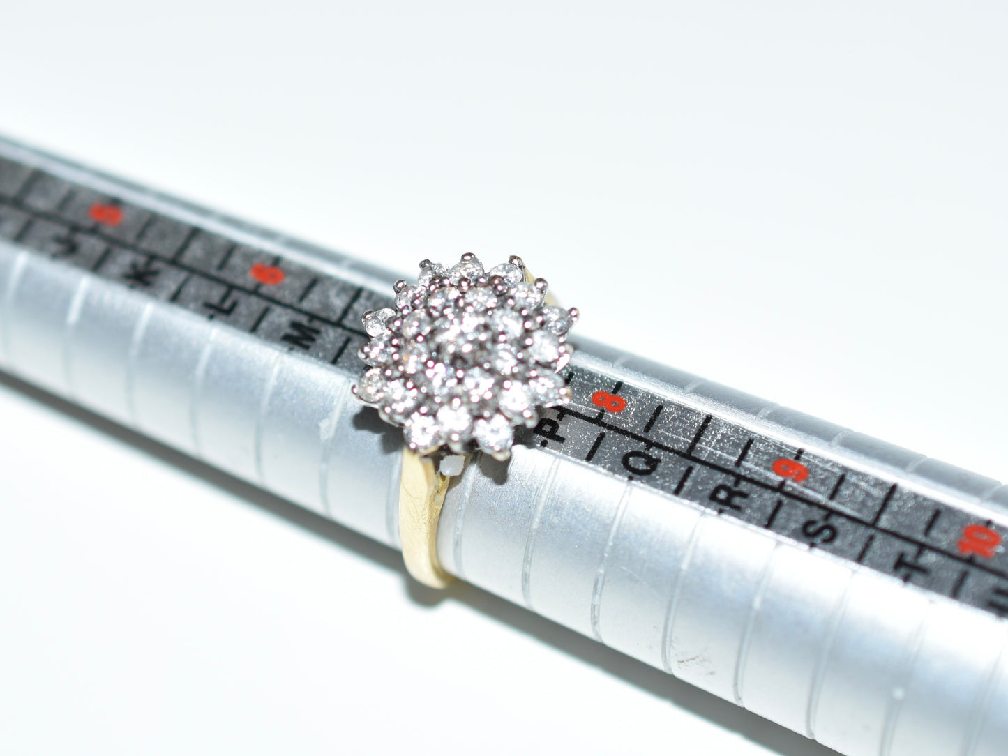 18ct Gold Diamond Cluster Ring Round Brilliant Cut Vintage Size 01/2(UK/Australia) -7 1/4 - 7 1/2(USA) - 17.5-17.75 EU