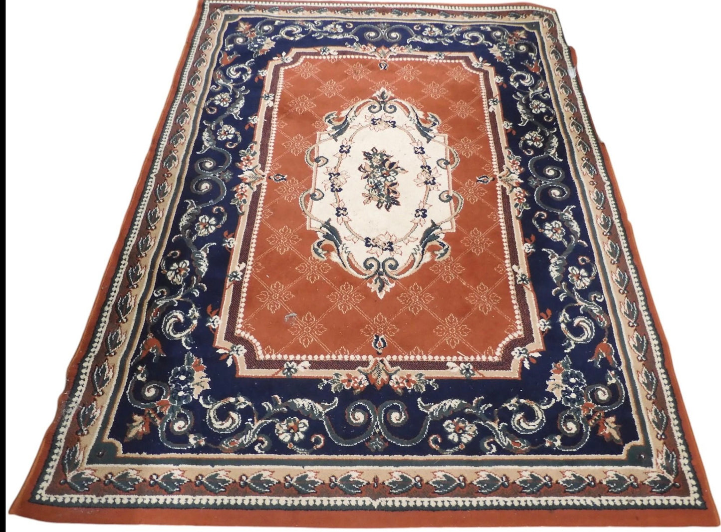 Épuisé - Un tapis contemporain de style Aubusson en terre cuite et bleu foncé