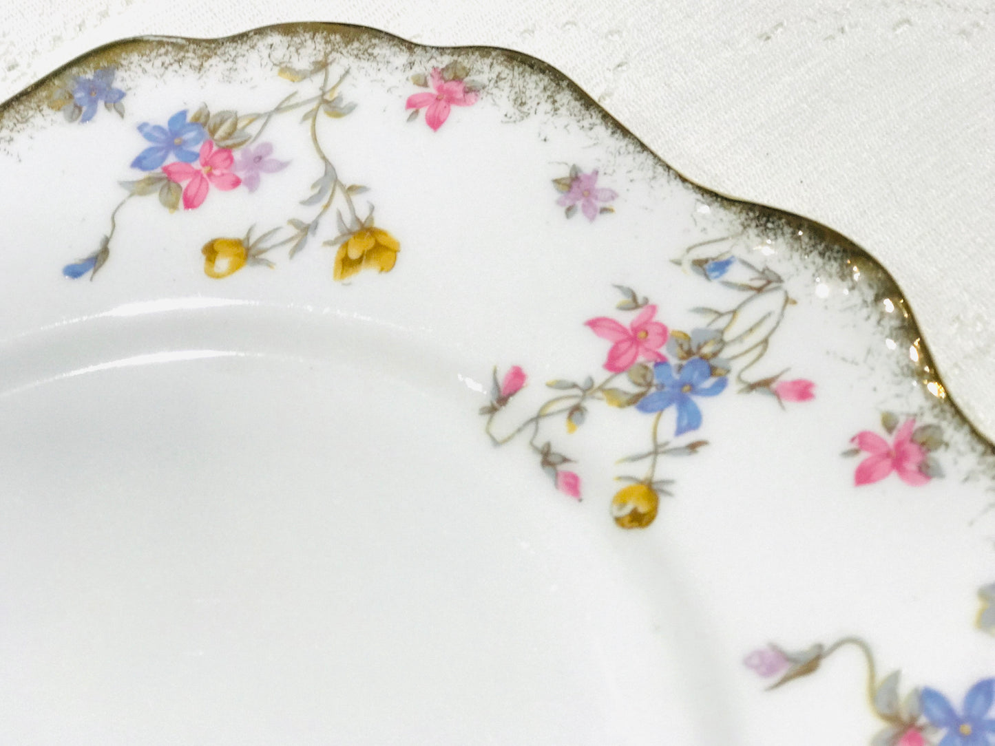 Assiette à gâteaux pour le thé de l'après-midi par Royal Stafford « Pompadour »