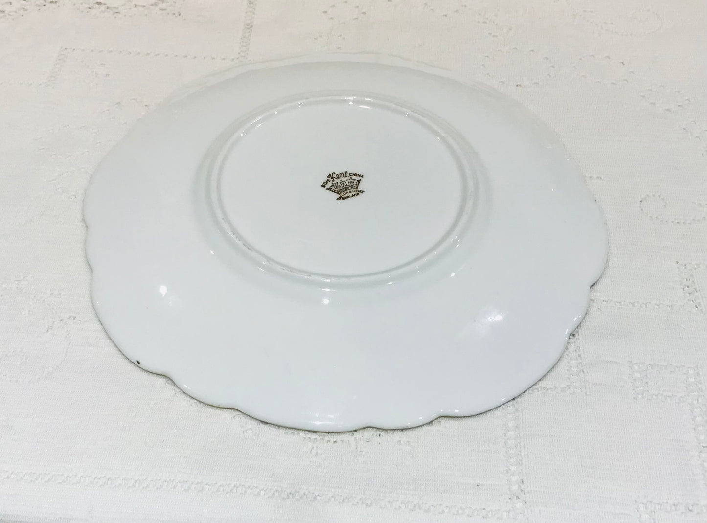 Tasses à thé et soucoupes vintage rouges et dorées