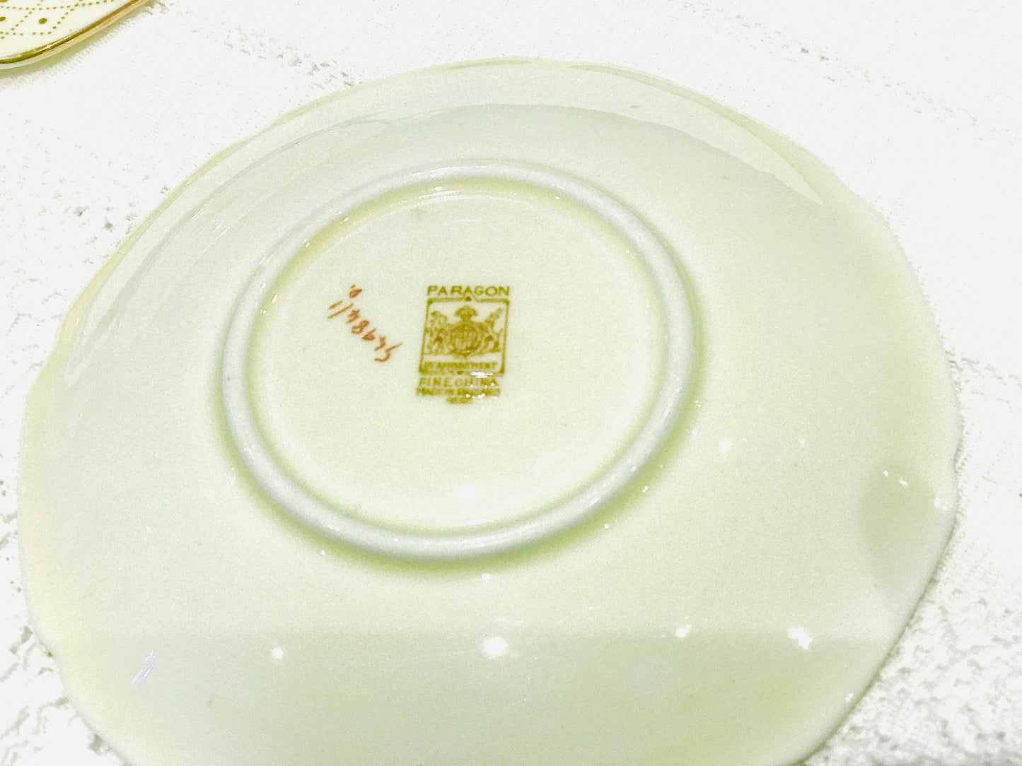 Vendu - Soucoupes à pois Paragon China