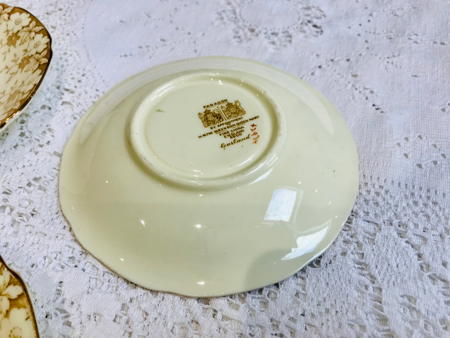 Service à thé Paragon Garland avec soucoupes