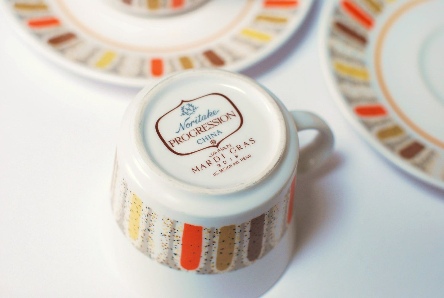 Tasse et soucoupe Noritake « Mardi Gras »
