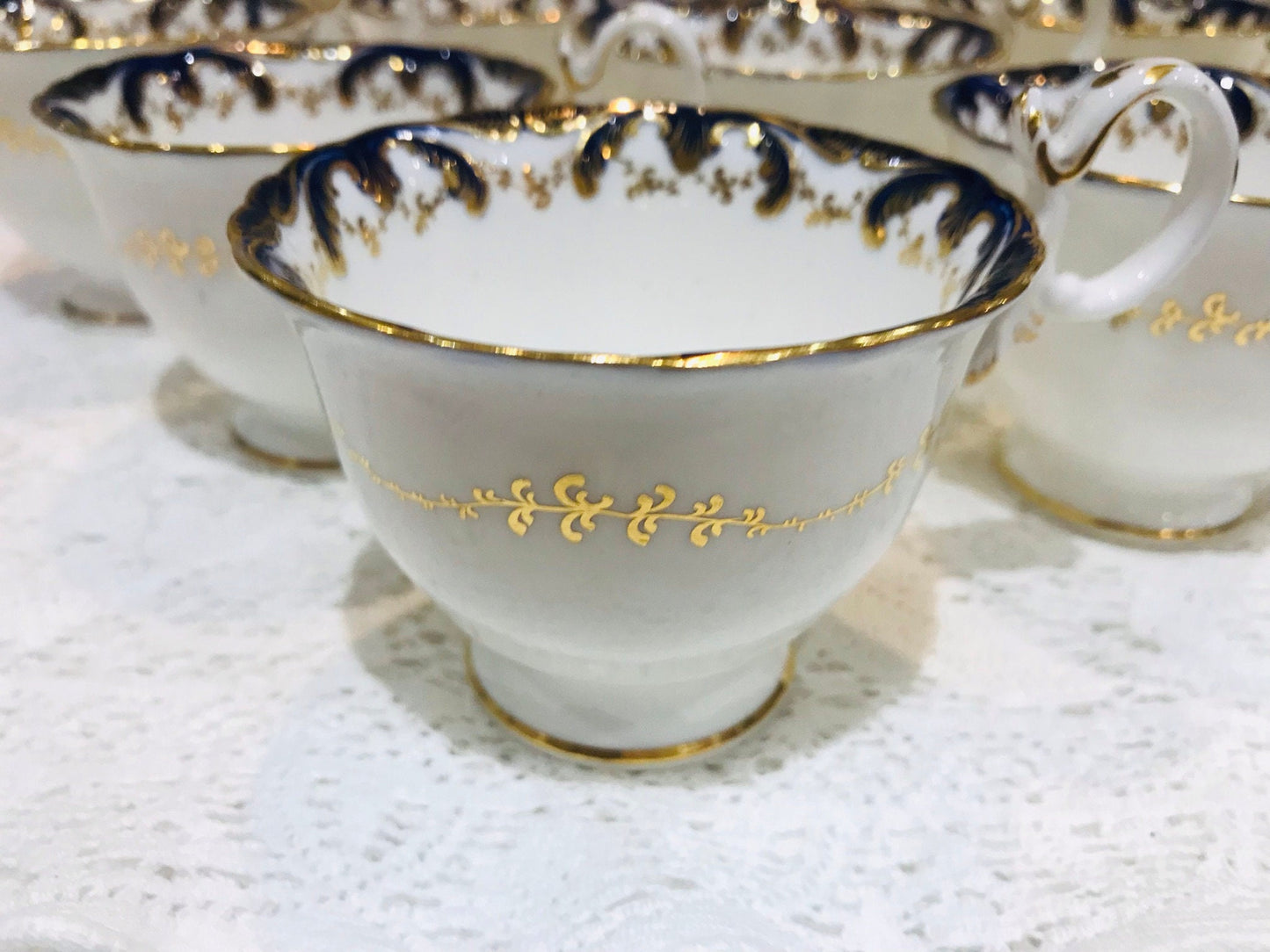 x 1 Antique Teacup 19th Century Rare English Bone China country estate