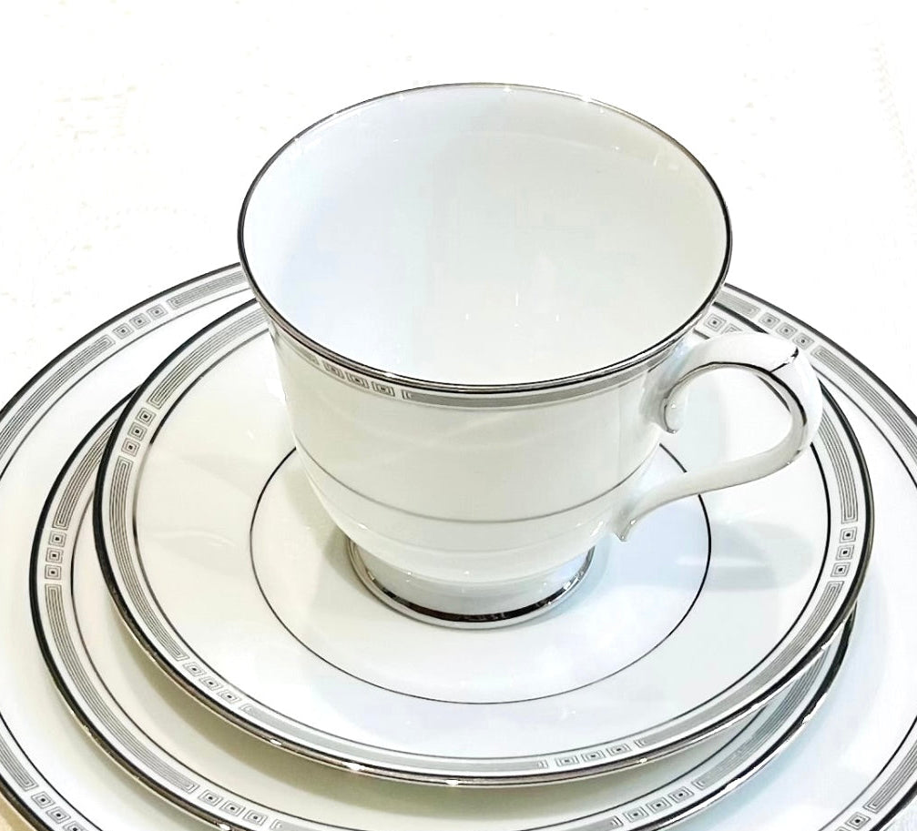Noritake “Van Orsdale” Teacup & Saucer – 1989–1996 Discontinued Pattern, Fine China, Black Line & Square Design