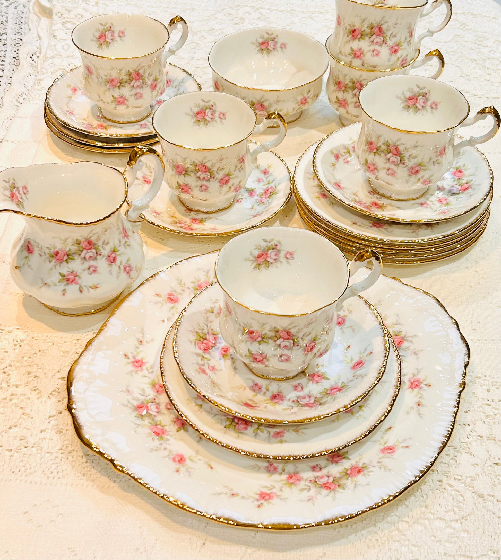 Sold Out - Paragon “Victoriana Rose” - English Bone China Tea set Sold Out - Paragon “Victoriana Rose” - English Bone China Tea set