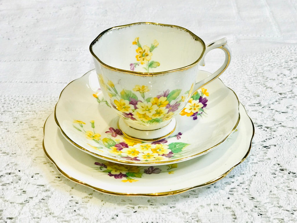 Royal Albert Teacup Saucer Trio Set - Flores amarillas y moradas