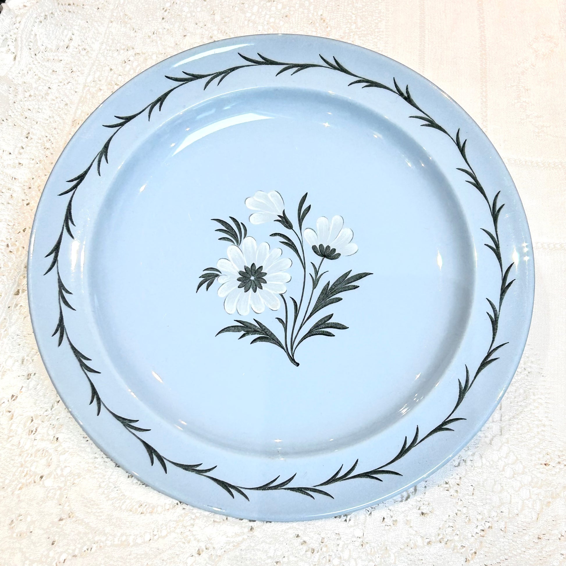 6 Wedgwood “Aster” Dinner Plates – Vintage Bone China, 10.5” - Blue -  (Set of 6) – Vintage English China, c. Mid‑Century  - Wedgwood Pattern Aster (Blue). Vintage English fine bone china. Diameter 10”. Blue base colour decorated with white Aster flower. 