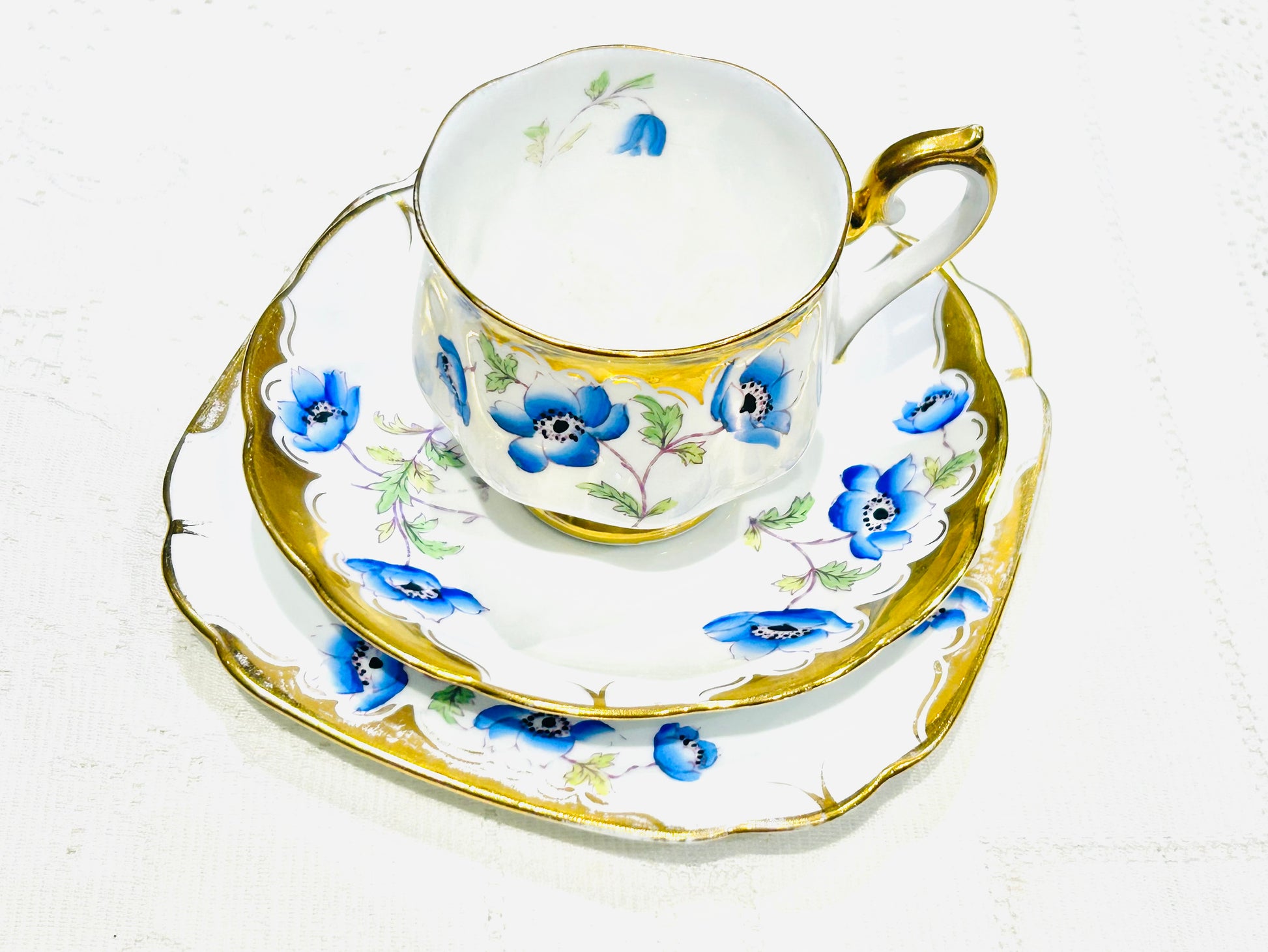 “Royal Albert Blue Anemone vintage teacup and saucer set – bone china floral design”