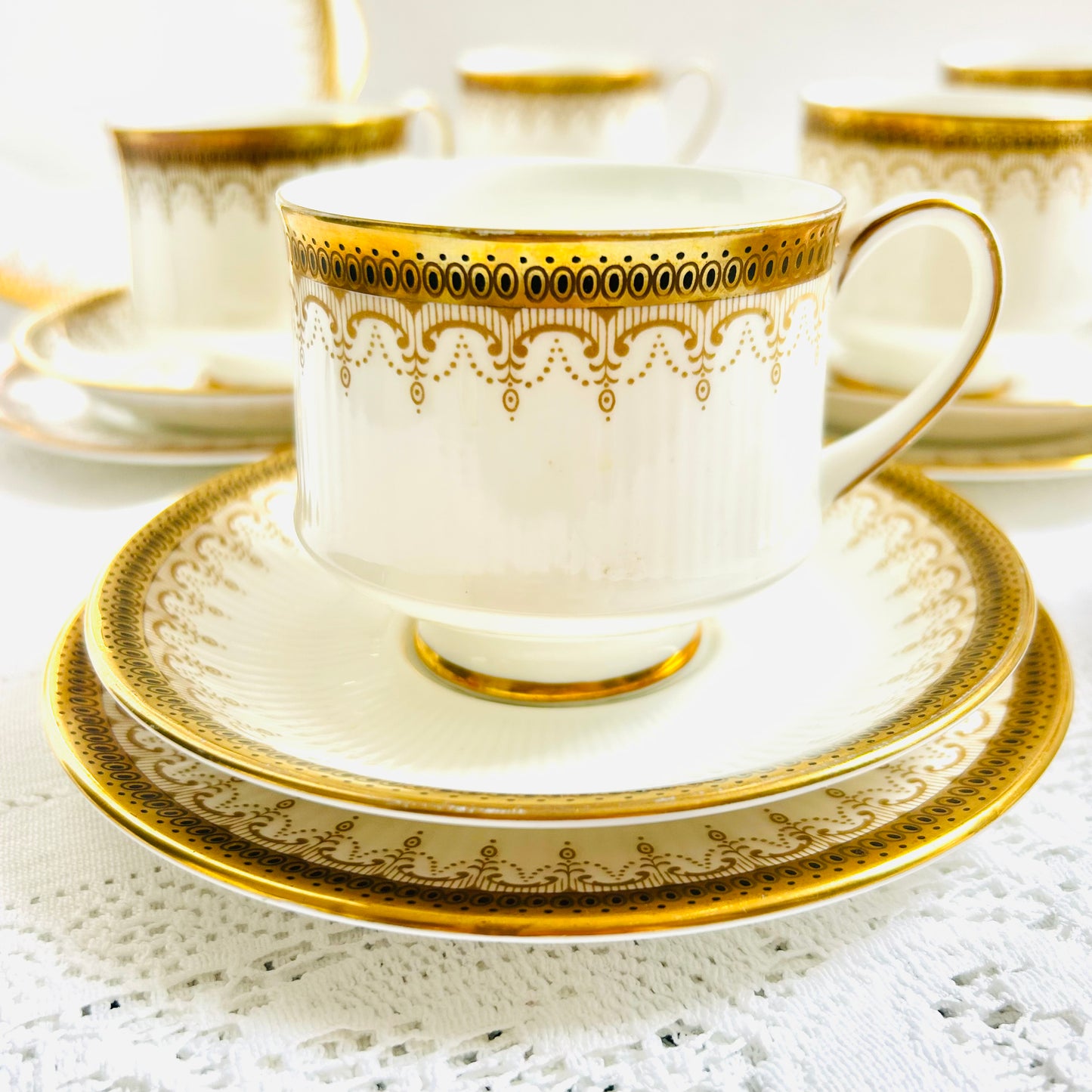 Service à thé vintage blanc et or Paragon Athena