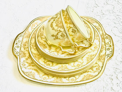 Crown Staffordshire Teetassen und Untertassen