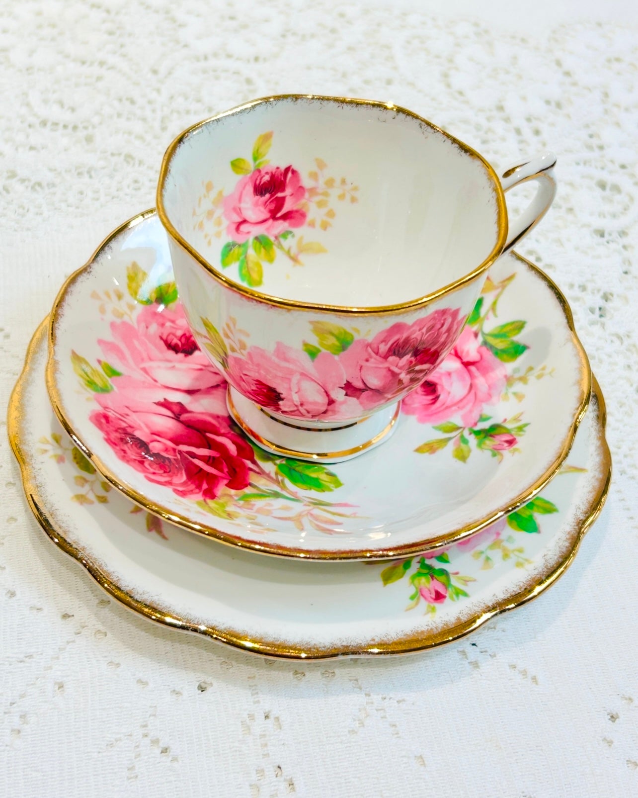 Royal Albert American Beauty Large Pink Rose ps - Teacup & Saucer Set Vintage English Bone China