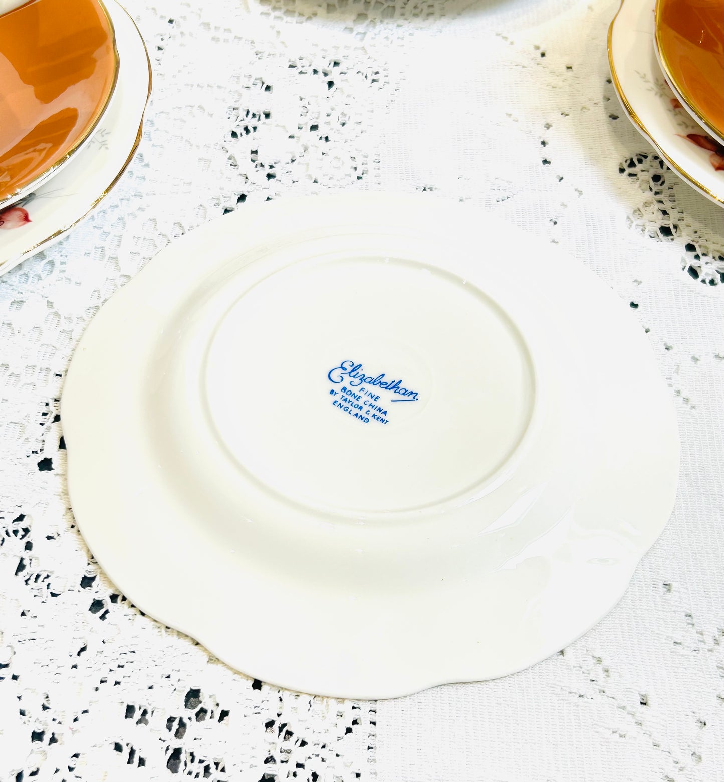 Service à thé en porcelaine anglaise fine élisabéthaine à motif floral abricot