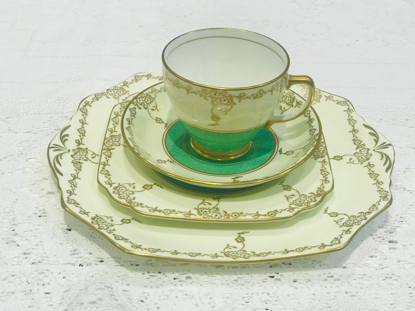 OLD ROYAL 4 Piece Teacup Saucer Set - Art Deco