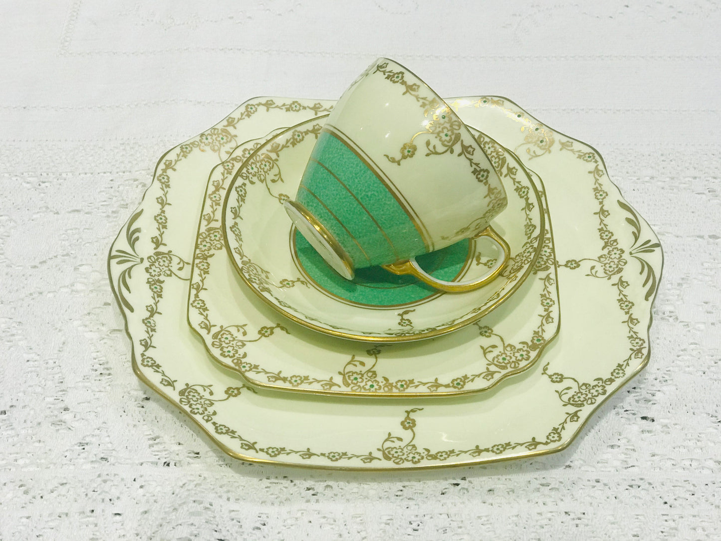 OLD ROYAL 4 Piece Teacup Saucer Set - Art Deco