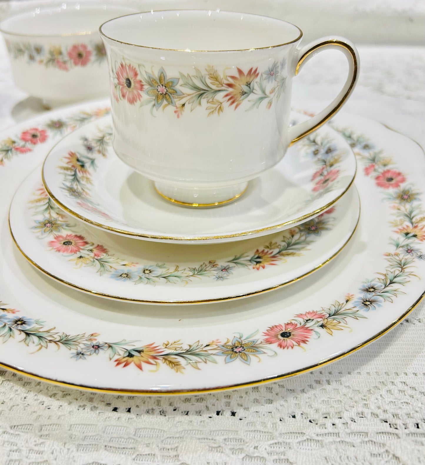 Paragon China “Belinda” Teacup, Saucer & Plate Trio – Vintage Bone China Set - White/Floral