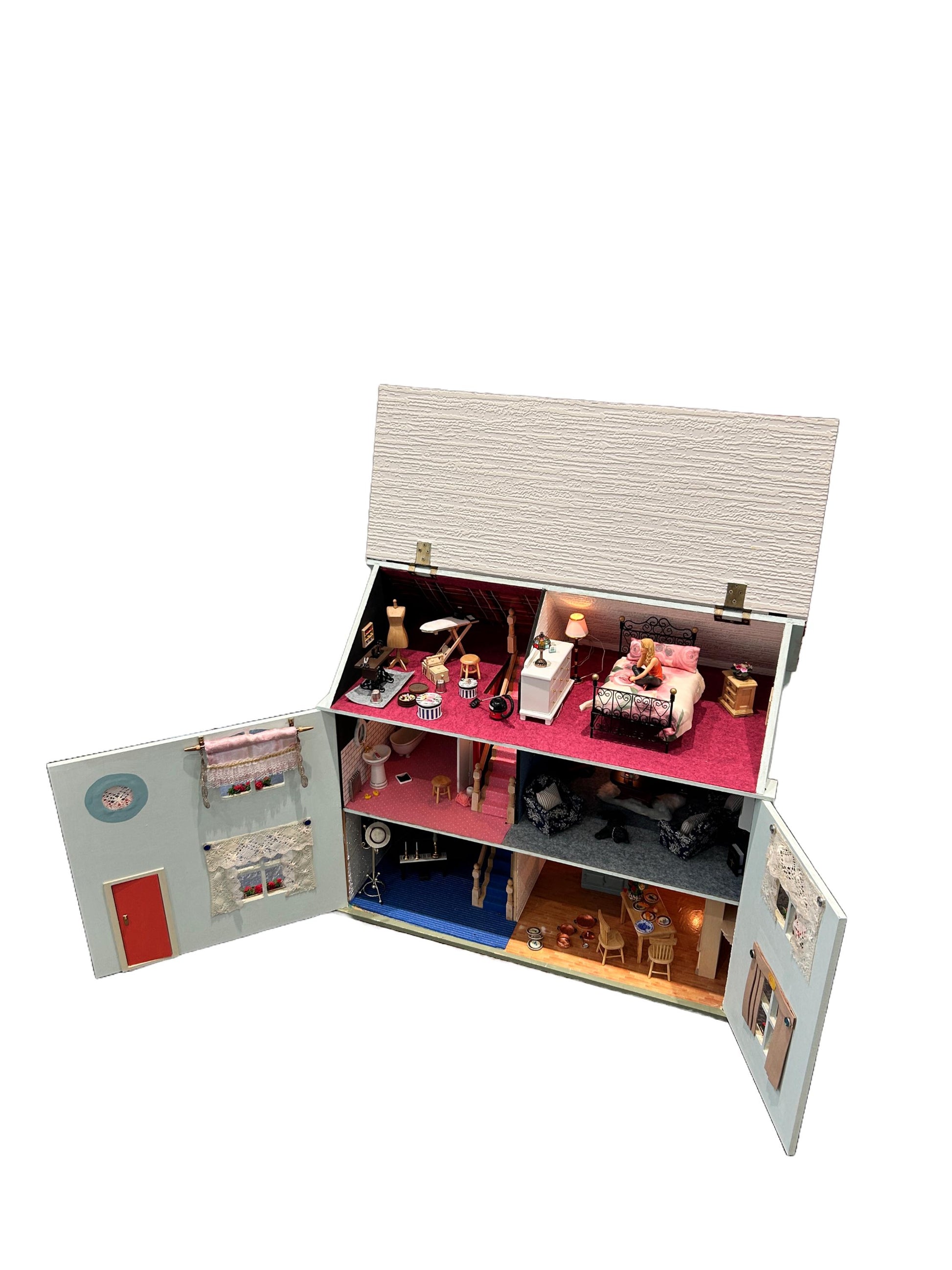 Beautiful Dolls House & Furniture (Large) Lights up