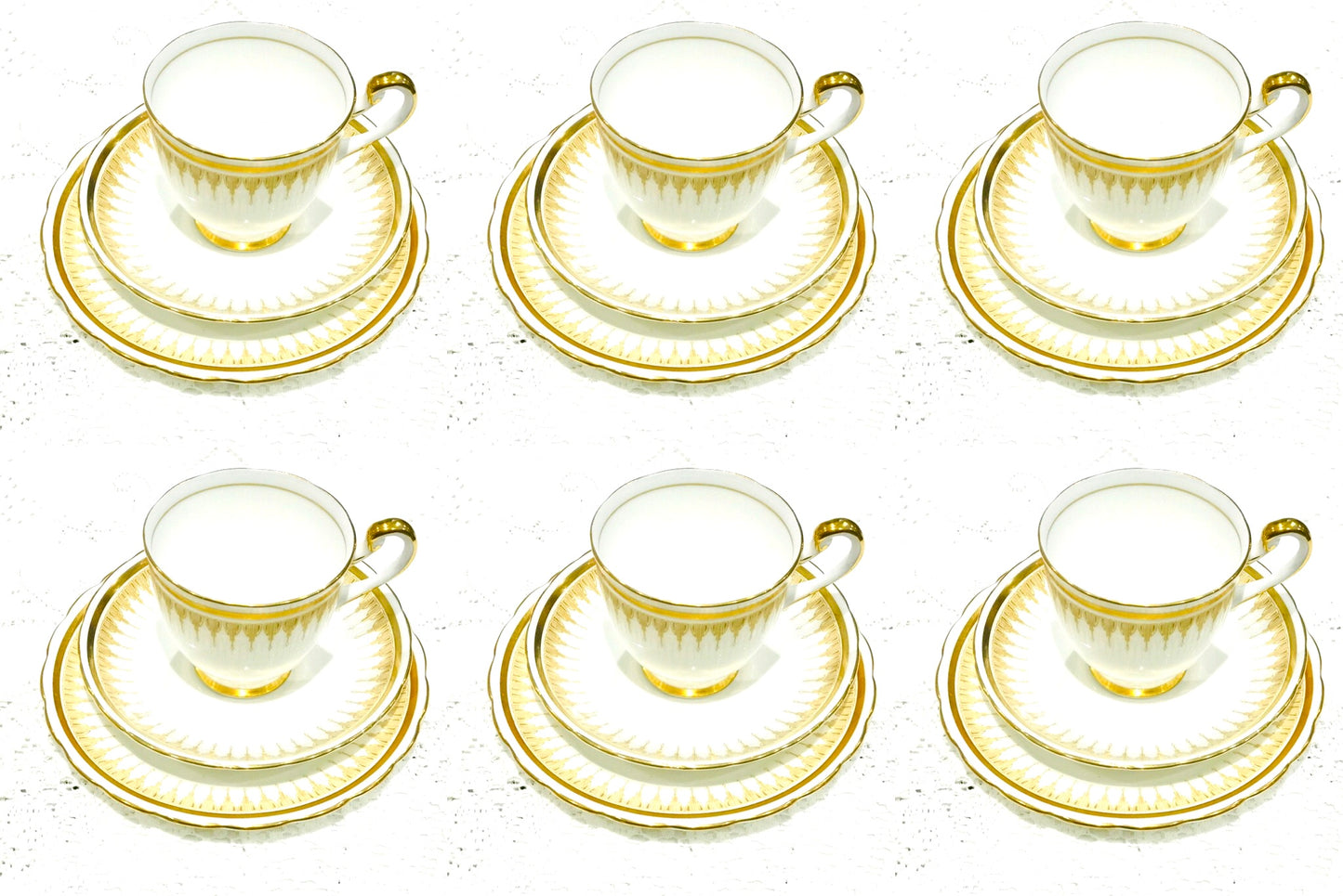 Nuevo juego de té Chelsea color crema y dorado