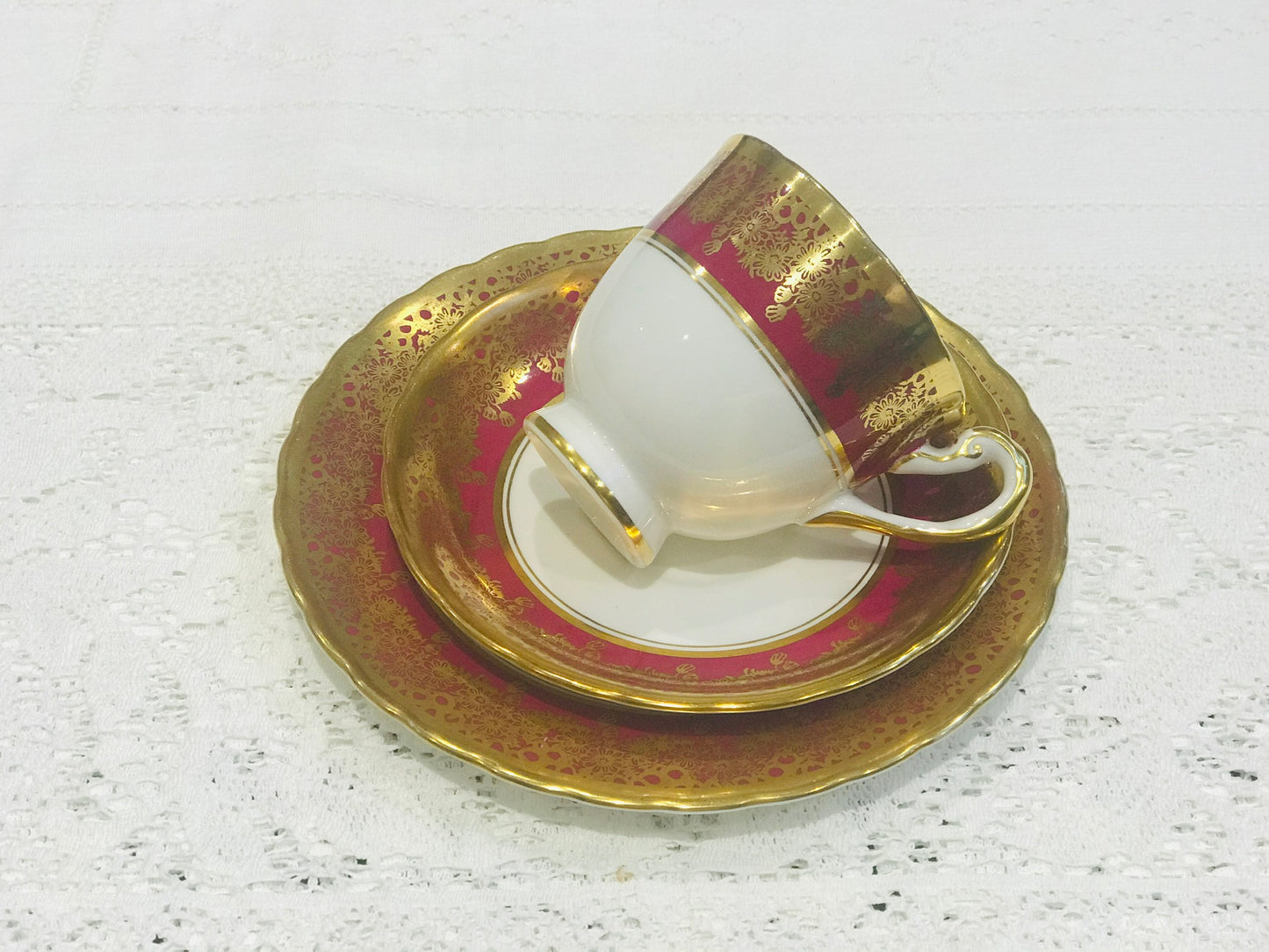 Red & Gold Afternoon Teacup & Saucer Set