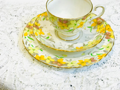 Juego de té floral amarillo toscano