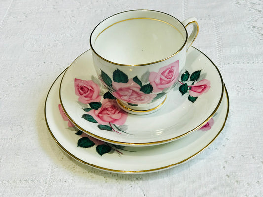 CLARE Teetassen-Untertassen-Set große rosa Rose