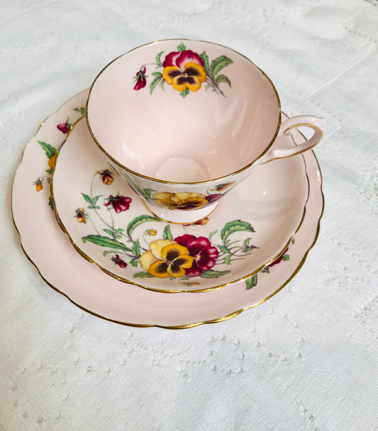 Toskanisches rosa Teetassen-Untertassen-Set mit Pansay-Blumen