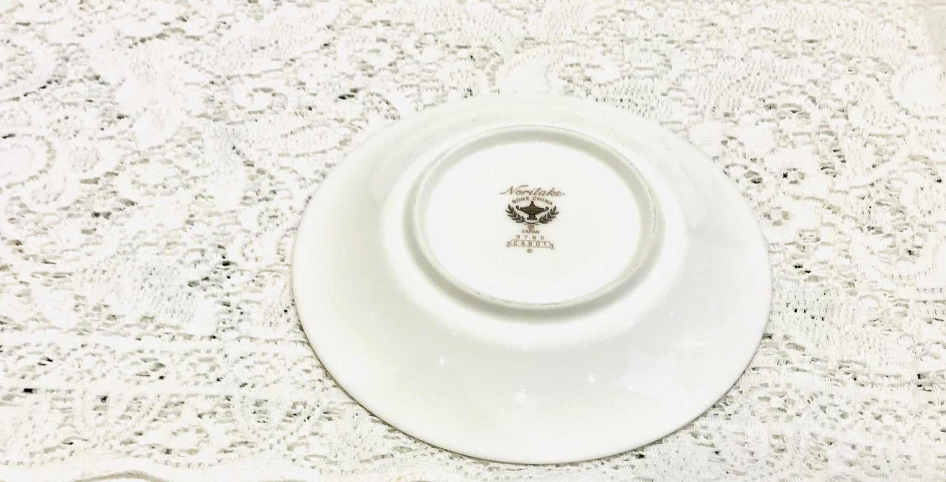 RESERVED 4 Dinner Plates Noritake Cabot pattern Brown Marble Border white ground.